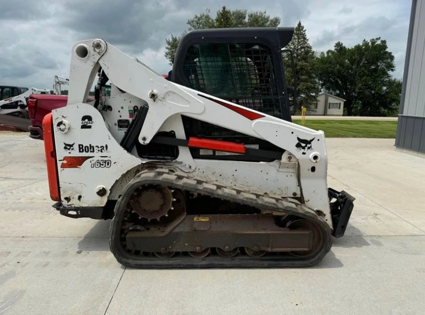 Bobcat T650 compact track loader